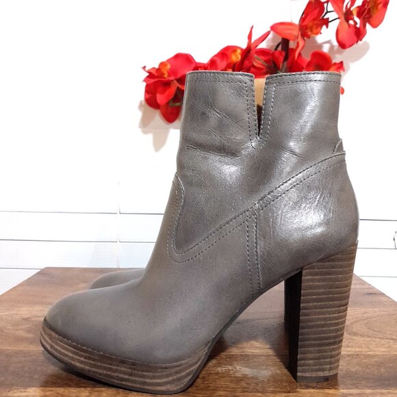 Leather Gray Round Toe Ankle Boots Inner Zip High Heel 4 Inches Lucky Brand - Picture 1 of 9
